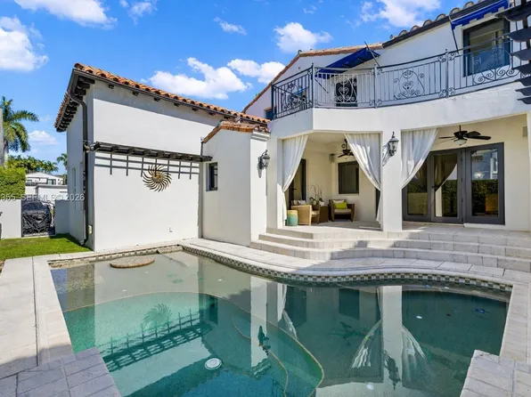 5860 Pine Tree Dr, Miami Beach, FL 33140