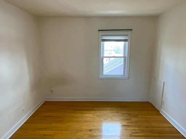 2 bed, 1.0 bath, 938 sqft, $1,275 — Photo 10
