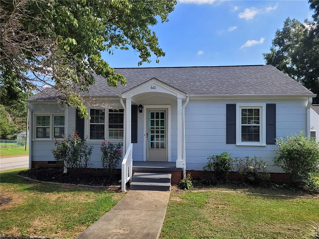 2 bed, 1.0 bath, $1,275 — Photo 1