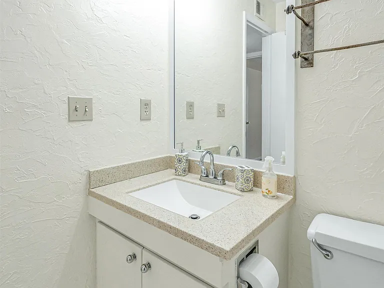 2727 Highland Ave S #204 — Photo 13