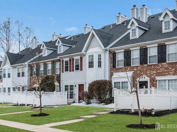 40 Kingston Run, North Brunswick, NJ 08902