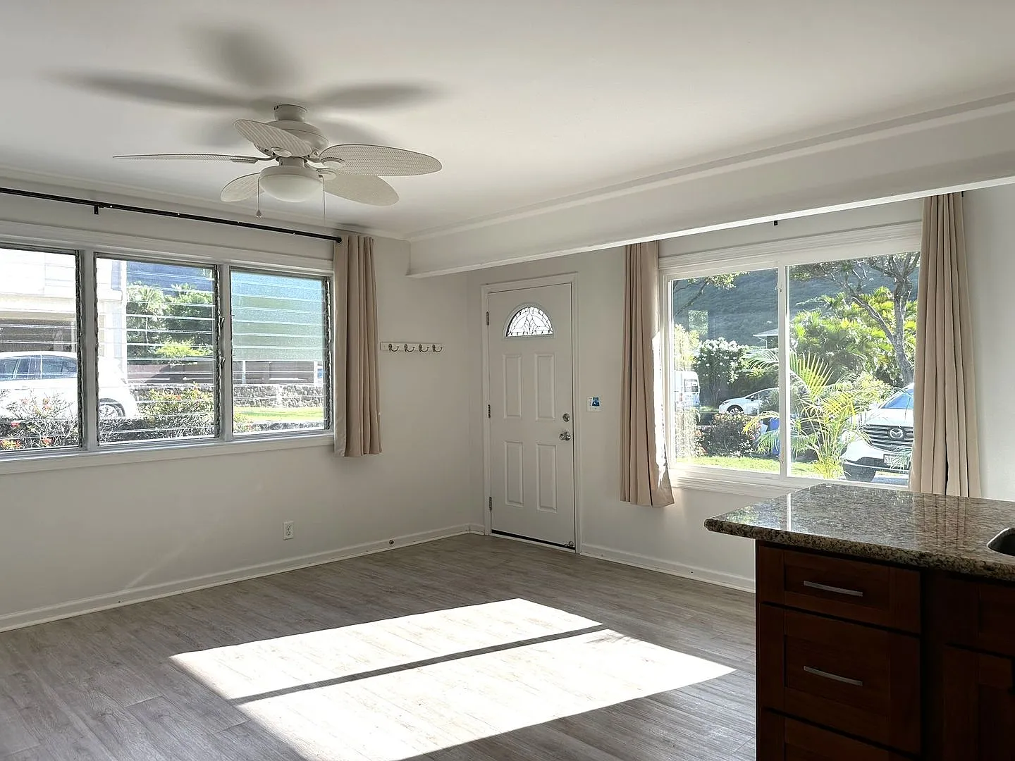 Hawaii Kai Ohana Unit - 1BR/1BA/Street Parking Only — Photo 3