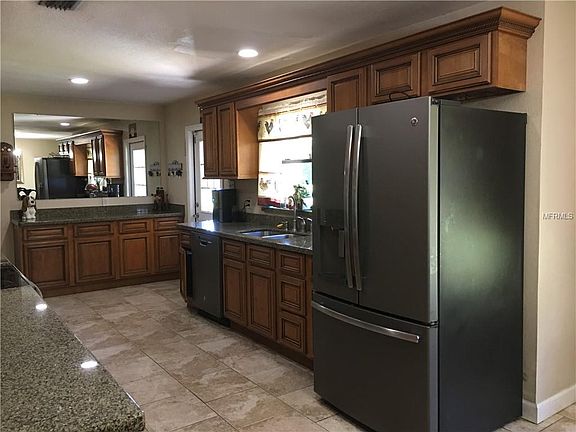 4th image of 10720 Dixon Dr