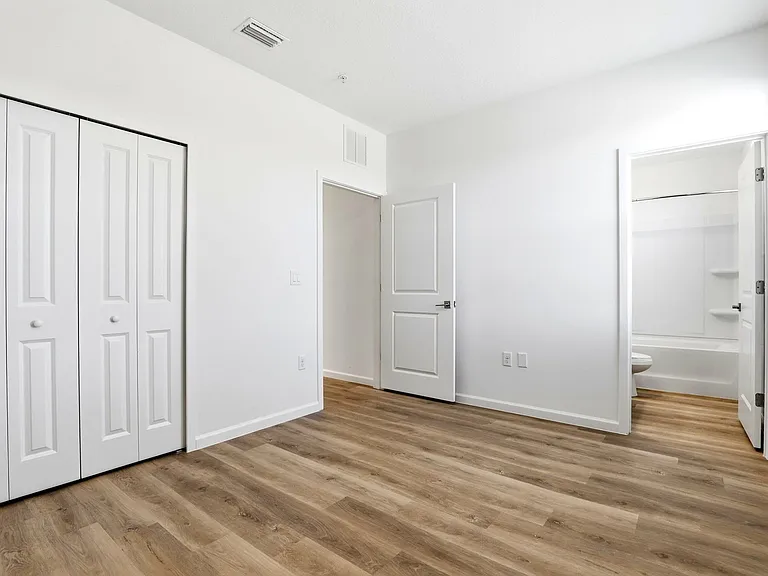 Venture Apartments — Photo 78