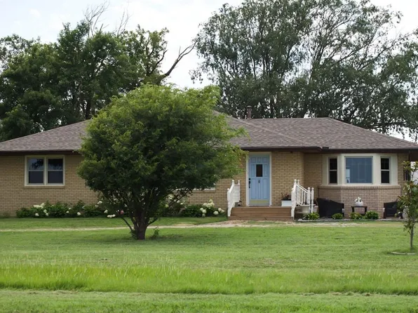 631 S Maize Rd, Wellington, KS 67152