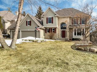 1615 Corral Ln, Woodbury, MN 55125