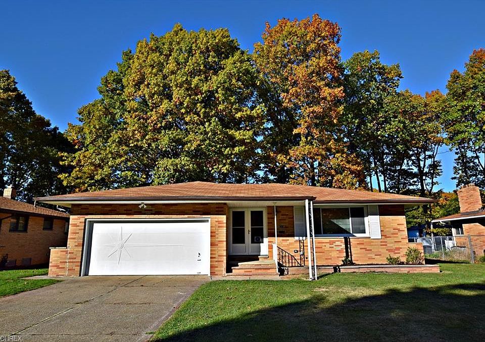 1st image of 833 E Meadowlawn Blvd