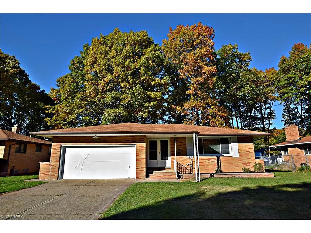 833 E Meadowlawn Blvd photo 1
