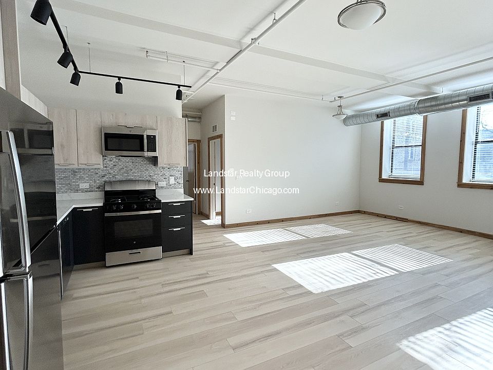 1st image of 4611 S Ellis Ave #106