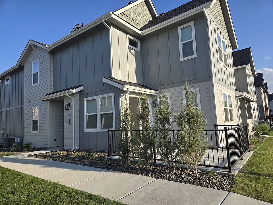 124 S Koyukuk Ave