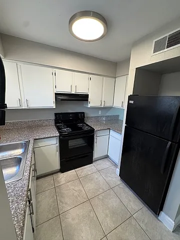 Bentley Villas — Photo 8