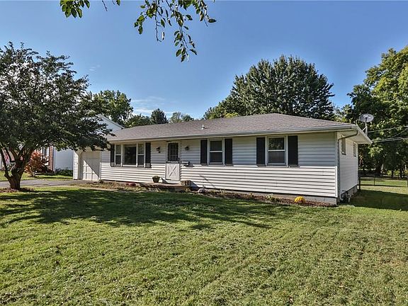 2nd image of 16 Sunny Slope Dr