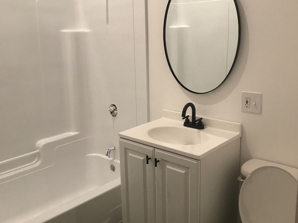 2nd image of 1149 N Hoyne Ave APT 3