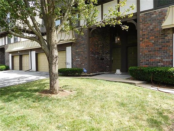 2nd image of 10243 Cedarbrooke Ln