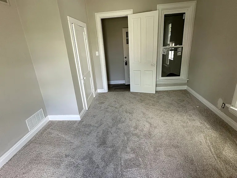 510 S Main Ave #1/2 — Photo 4