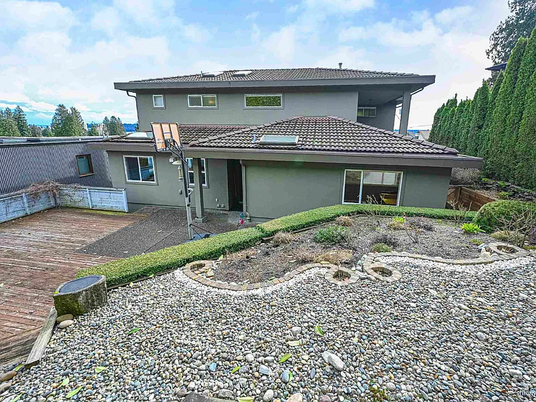 2557 Lawson Ave — Photo 4