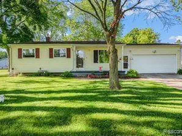 6413 Nightingale Dr, Flint, MI 48506