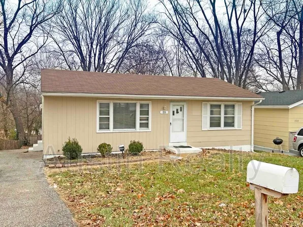 225 Flora Dr, Saint Louis, MO 63135