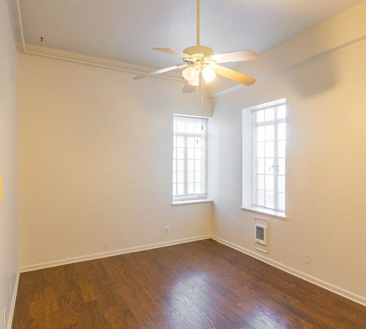 The Commodore Apartments — Photo 3