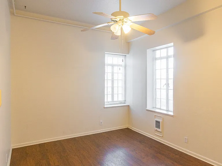 The Commodore Apartments — Photo 3