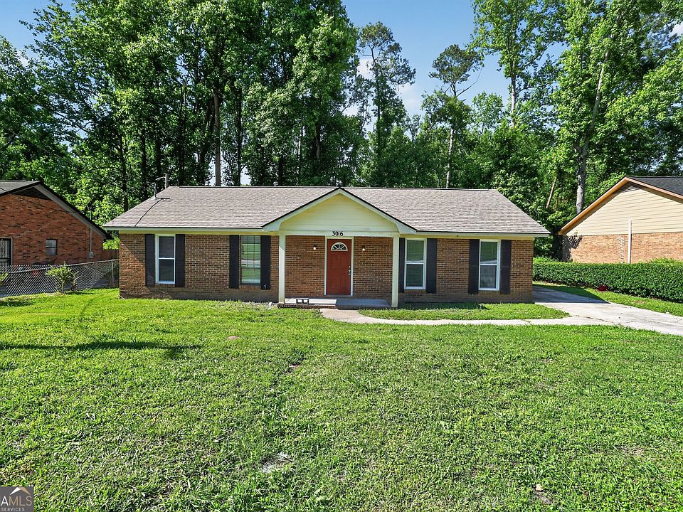 1st image of 3016 Mistletoe Ave