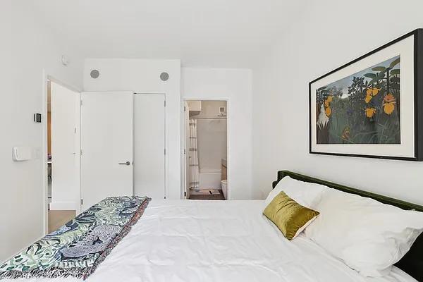 Rented by Greystar | media 4