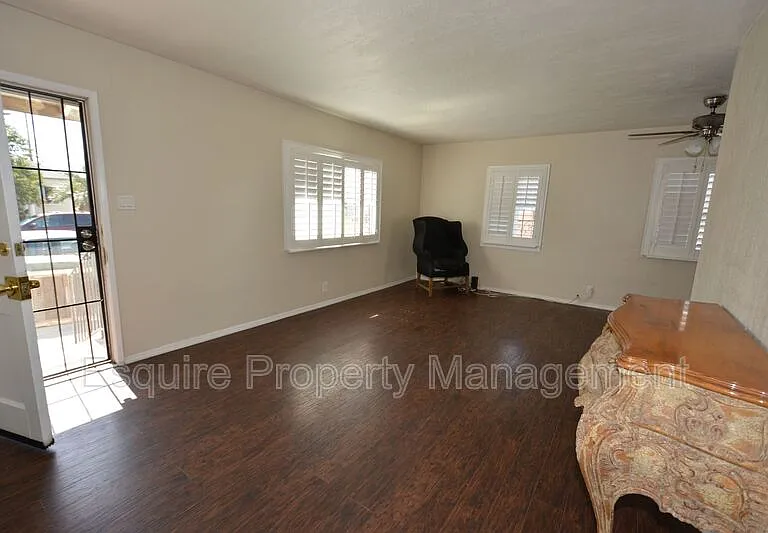 165 Wilson Ave — Photo 3