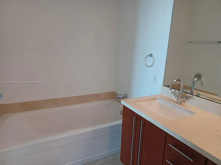 79 SW 12th St #1003 — Photo 10