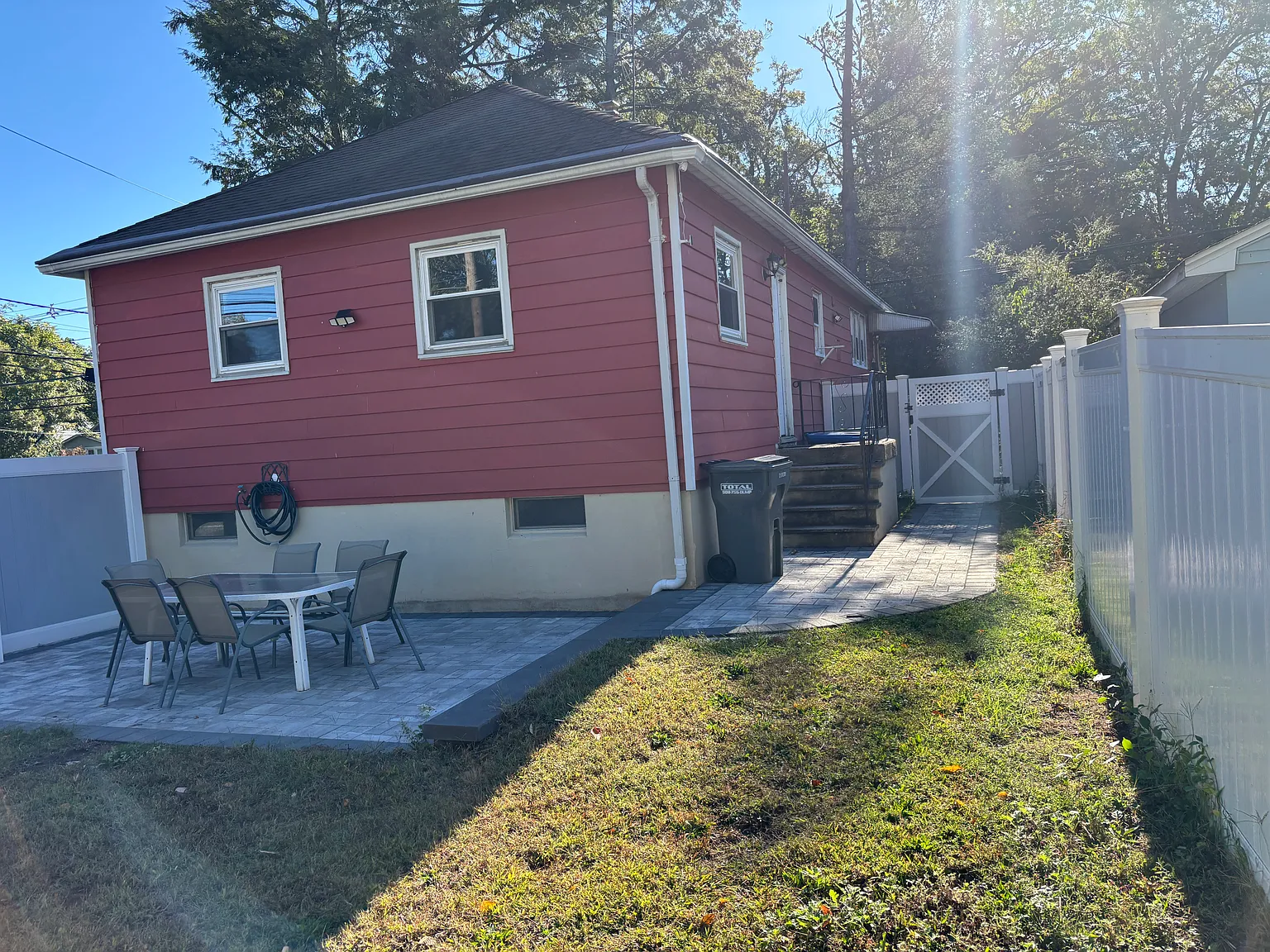 1 bed, 1.5 bath, 1012 sqft, $1,200 — Photo 2