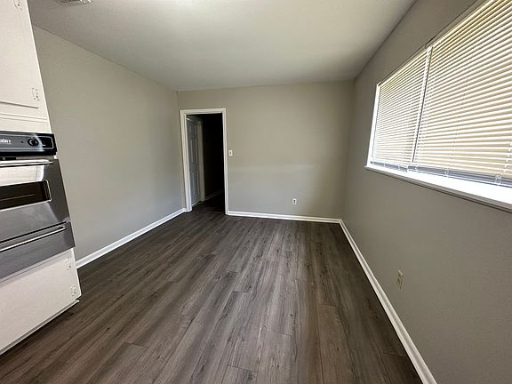 4th image of 3109 Oliver St