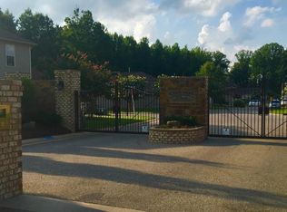 20 Whisper Creek Dr, Jackson, TN 38305