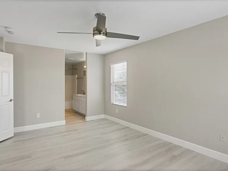 10713 Pipers Cove Ln — Photo 16