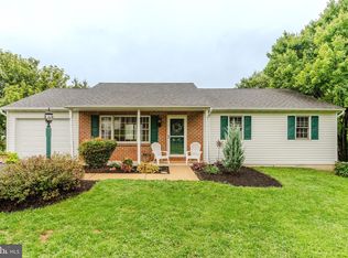 21 Edgewood Dr, Lititz, PA 17543
