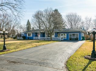 265 Meadowdale Dr, Rochester, NY 14624