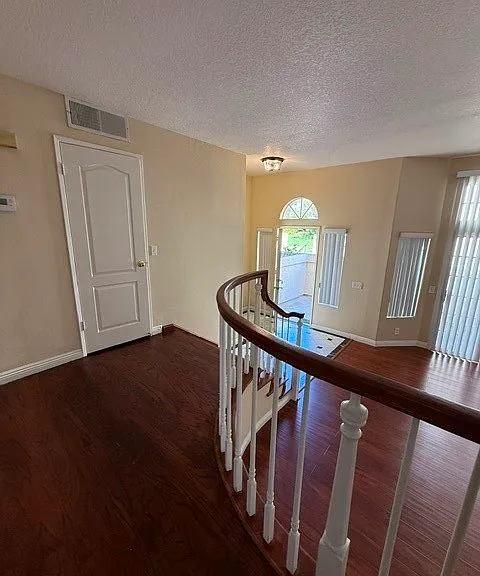 2300 Maple Ave #16 — Photo 6