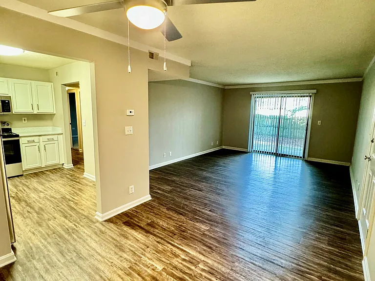 Hurstbourne Crossing Apartments — Photo 8
