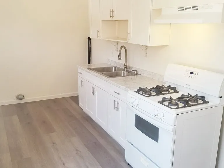 140 E Pearl St — Photo 5