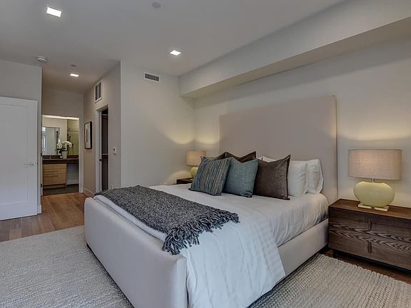 4th image of 430 Forest Ave #C