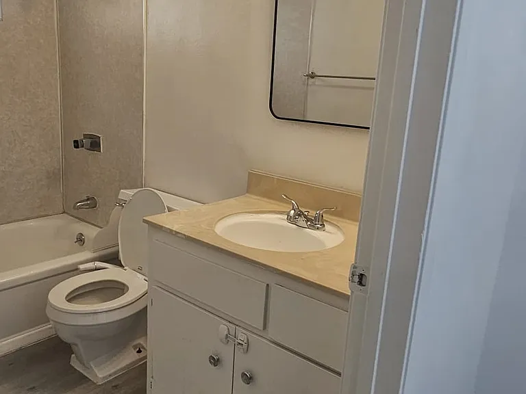 1814 V St #7 — Photo 36