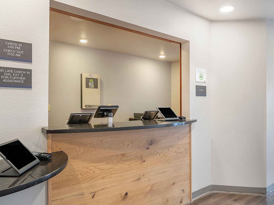 Lobby and Guest Check-in