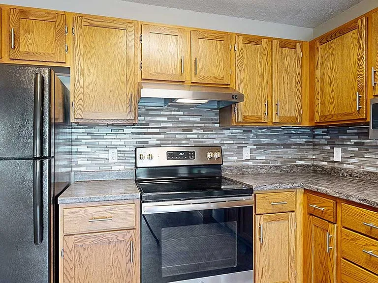 Highland View Apartments — Photo 102