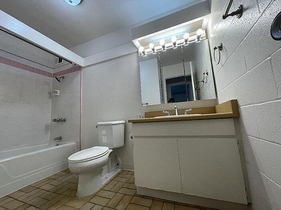 5th image of 3151 Monsarrat Ave APT 504