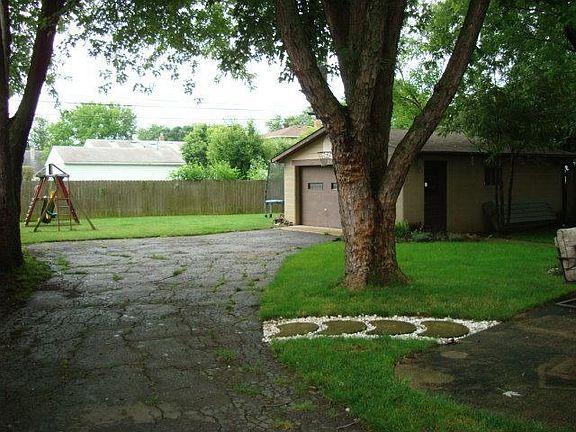 2nd image of 2967 Thomas Ave