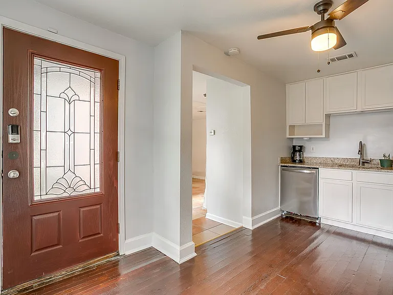 3256 Greene Ave — Photo 5