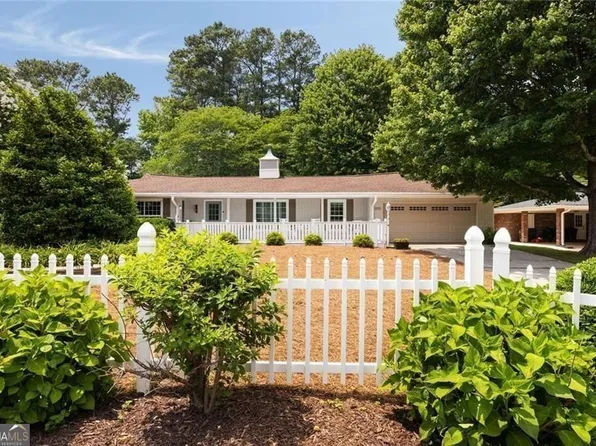 1100 Tuxedo Dr, Roswell, GA 30075