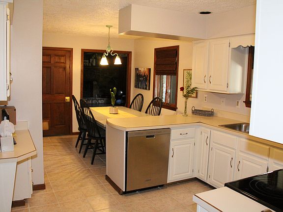 4th image of 205 Shelby Dr