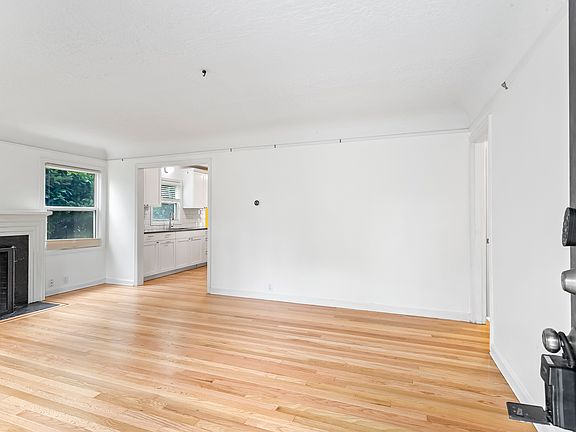 3rd image of 4036 SE Harrison St