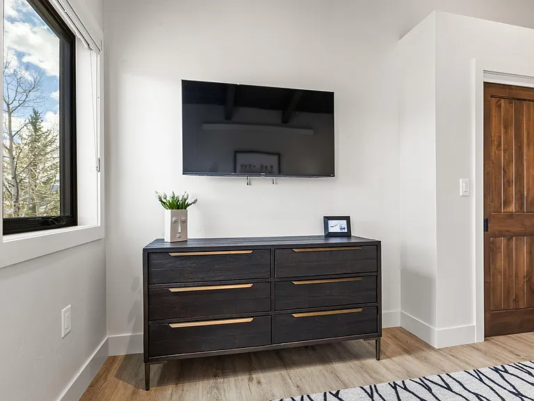HDTV Bedroom 2