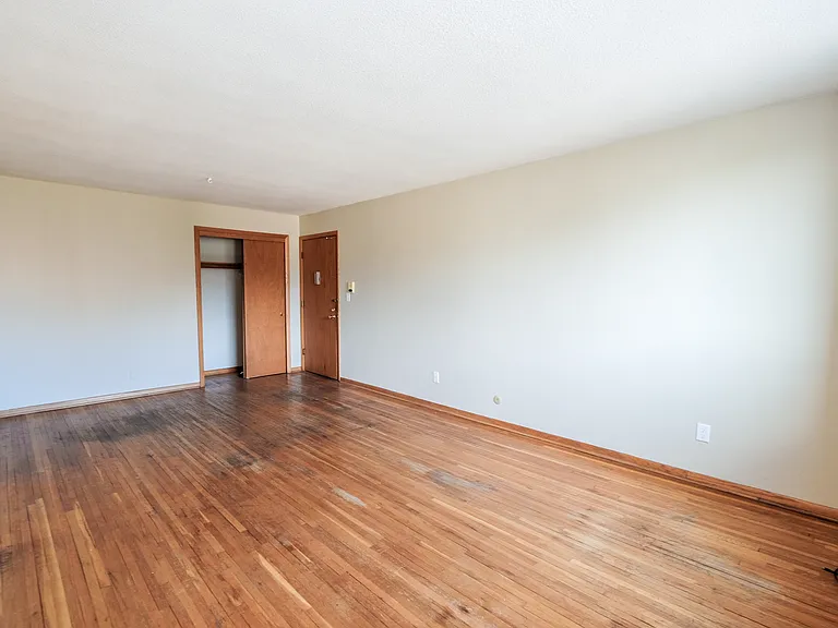 Randolph Apartments — Photo 39
