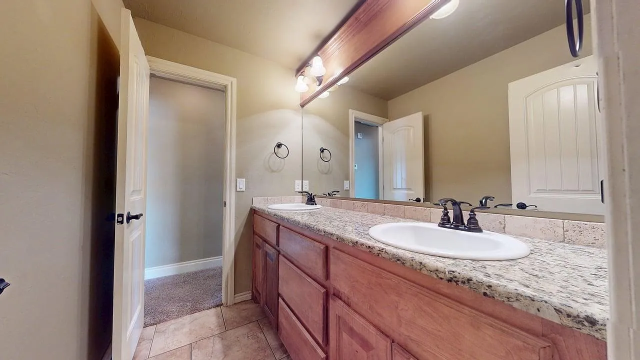 313 Marilyn Glover Street - 1 — Photo 3